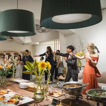 Apartment2c Wedding(アパートメントトゥーシーウェディング) アットフォームな空間でゲストと一体感を感じられるパーティースペース