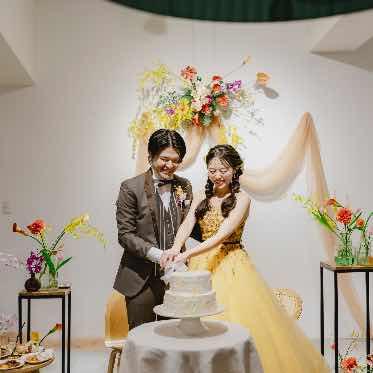 Apartment2c Wedding(アパートメントトゥーシーウェディング) おふたりがパティシエと考えたオリジナルウェディングケーキに入刀!