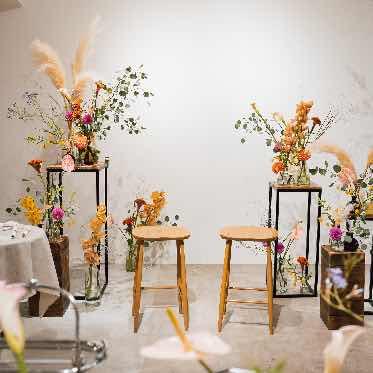 Apartment2c Wedding（アパートメントトゥーシーウェディング） 好きな色やモノで彩ったオーダーメイドのメインテーブル