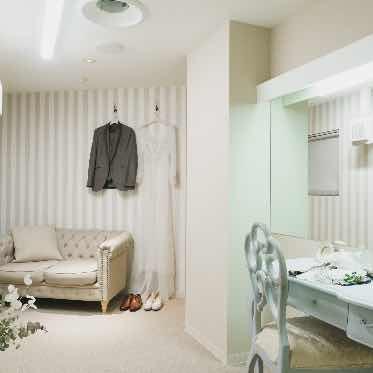 Apartment2c Wedding(アパートメントトゥーシーウェディング) お二人のブライズルームは部屋内にトイレも完備◎
リラックスしてお支度を