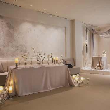Apartment2c Wedding（アパートメントトゥーシーウェディング） お花や灯りを飾ると、違った雰囲気のホワイエに