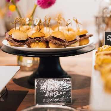 Apartment2c Wedding(アパートメントトゥーシーウェディング) ミニバーガーは小さくても美味しさ満点の人気メニュー