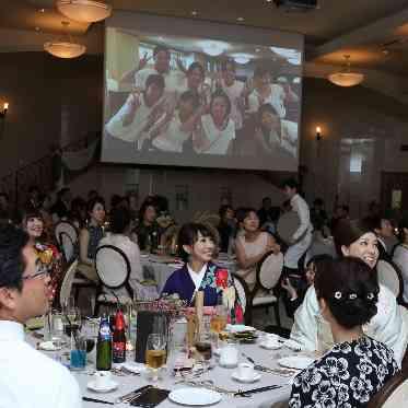 マリエール ガーデン バーベナ (Marriyell Garden Verbena) 会場内には前後に大型スクリーンがあり、楽しい画像を皆さまが無理なくご覧になれます