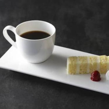 食後のコーヒーまたは紅茶
※画像はWケーキの切り分けオプション+550を含みます