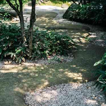 YOKKAICHI HARBOR尾上別荘 伝統的な和の美を感じる、日本庭園。静かな佇まいの中に、時が止まったような落ち着き