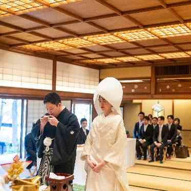 八勝館 菊の間での神前式　厳かな雰囲気でお式がすすみます。