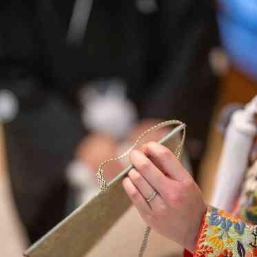 八勝館 指輪交換は。緊張される方も多いみたいです。お二人の誓いのリングがきらり。