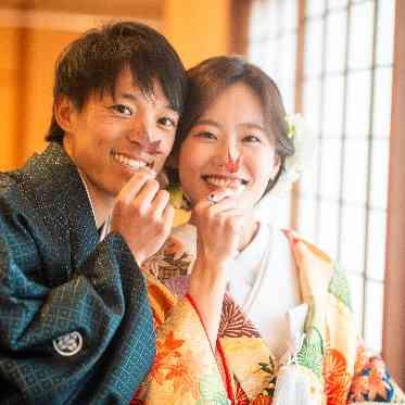 八勝館 中座の間にロビーでの自然の光での撮影も素敵です