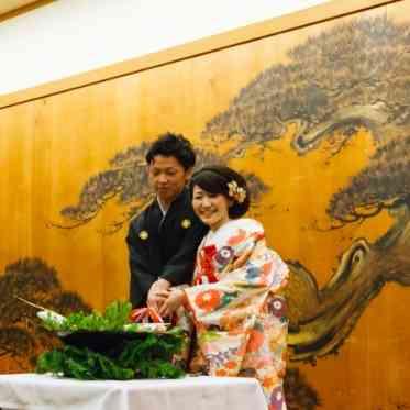 舞台の上ではらみ鯛に入刀