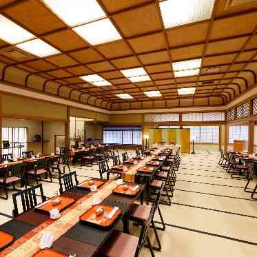 40名~80名程のゲスト数の披露宴には八勝館の広間をご案内します。