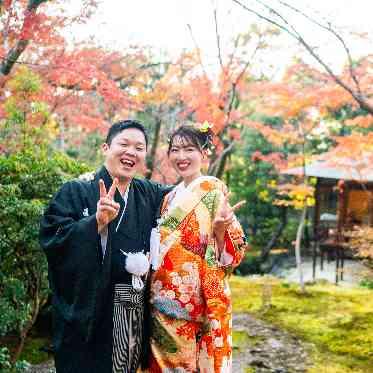 八勝館 八勝館の象徴的な建物である御幸の間を背景に。