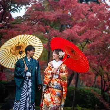 紅葉が鮮やかなシーズンがご希望の方が多いです。ちなみに新緑の頃もきれいです。