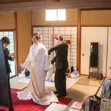 八勝館 当館の控室を使っていただくことも、提携の衣裳店でもお仕度ができます。