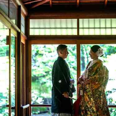 八勝館 色打掛の素敵な新婦様
明るい笑顔にとてもよくお似合いでした。