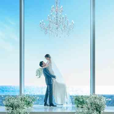 グレイスヒル・オーシャンテラス 圧巻のオーシャンビューを誇る
海と空に包まれたチャペル