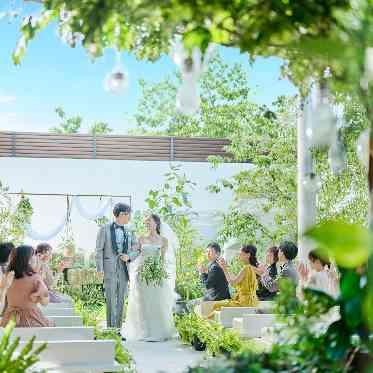 グレイスヒル・オーシャンテラス ガーデンでの挙式も叶えられる