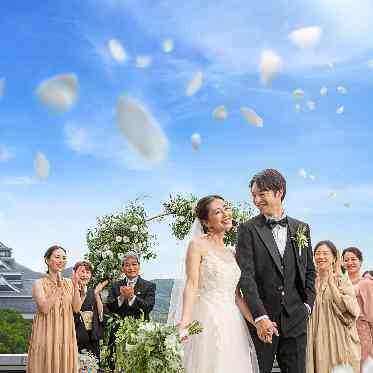 熊本ホテルキャッスル フラワーシャワーも映える