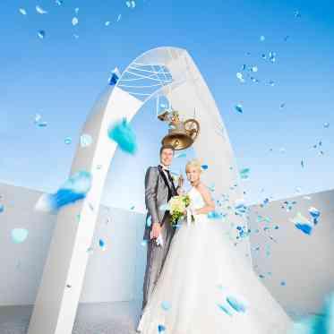 ハミングプラザVIP新潟 チャペルを出ると幸せの鐘が