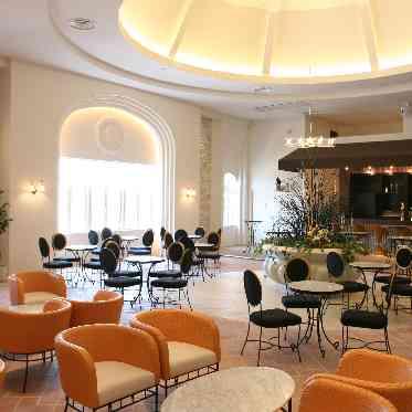 ゼウス前 ホワイエ