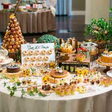 森をイメージしたスイーツビュッフェ