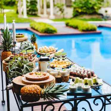 ＡＦＦＲＡＮＣＨＩＲ　ＱＵＥＥＮ’Ｓ　ＣＯＵＲＴ（アーフランシェル・クィーンズコート） プールサイドでデザートブッフェも♪