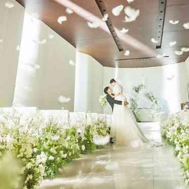 HILLSIDE VILLA Ciel et Vert(ヒルサイドヴィラ シエルヴェルト) シンプルなチャペルはウェディングドレスが際立つ