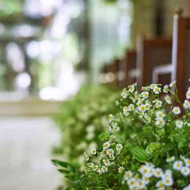 THE FUJIYA GOHONJIN(藤屋御本陳) チャペル装花でおふたりらしさを演出