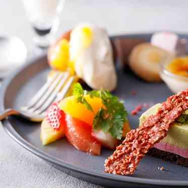 ネオス・ミラベル 彩り華やかな本格フレンチのコース料理