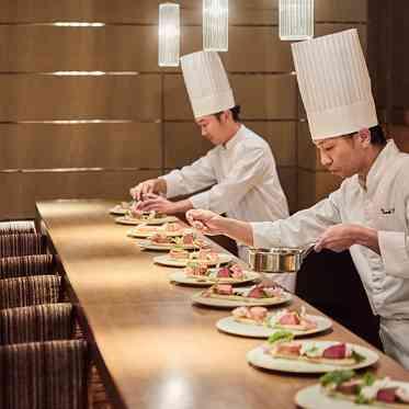 FORTUNE IN THE TERRACE (フォーチュン イン ザ テラス) 本格的なオープンキッチンを完備し、出来立てのベストなタイミングで