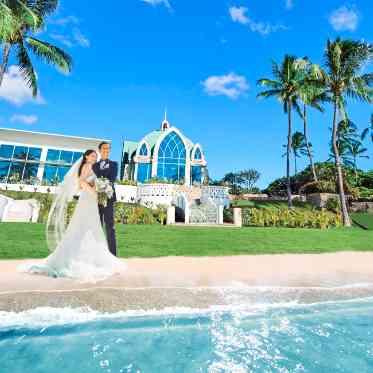 ハワイの光が降り注ぐ聖なる白いチャペル