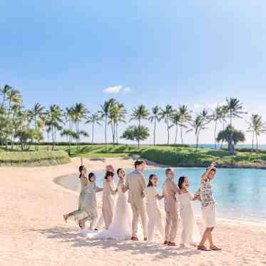 目の前がビーチのため、歩いてすぐゲストと一緒にビーチ撮影ができる数少ないチャペル