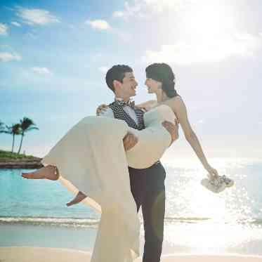 ふたりでのビーチ撮影も楽しんで