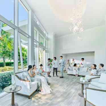 コオリナ・チャペル・プレイス・オブ・ジョイ / ワタベウェディング ゲスト専用プライベートロビーでゆっくりとお待ちください