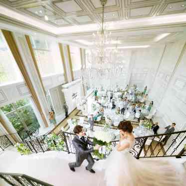 ラグナヴェール 金沢 光と拍手に包まれて叶える、憧れの階段サプライズ