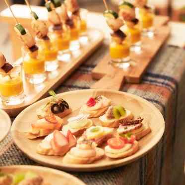 ラグナヴェール 金沢 アルコールに合うフィンガーフードは、どれを食べようか迷うほどの豊富な種類が自慢