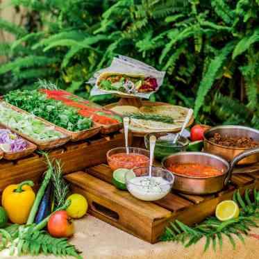 ONE&ONLY ル・グラン・ミラージュ ●THE ORIENTAL TERRACEグループ ゲストと共にガーデンでタコスはいかが?