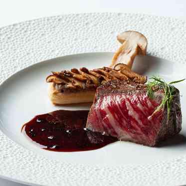 ONE&ONLY ル・グラン・ミラージュ ●THE ORIENTAL TERRACEグループ 国産牛のロティ