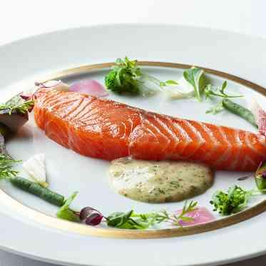 ONE&ONLY ル・グラン・ミラージュ ●THE ORIENTAL TERRACEグループ 大人気!サーモンの低温調理