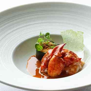 ONE&ONLY ル・グラン・ミラージュ ●THE ORIENTAL TERRACEグループ オマール海老の旨味を贅沢に閉じ込めた一皿