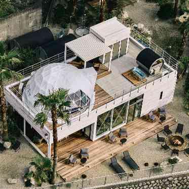 浜名湖オーベルジュ キャトルセゾン ドームテントやバレルサウナに焚火、グランピング空間に結婚式後そのまま宿泊できる