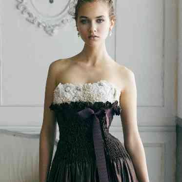 浜名湖オーベルジュ キャトルセゾン カラードレスとしては珍しい、ブラウンも映える空間