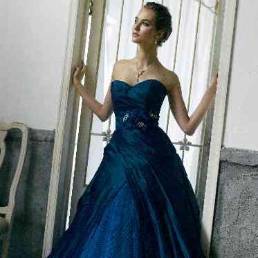 浜名湖オーベルジュ キャトルセゾン 大人ウエディングにぴったりの、落ち着いた色味のドレス