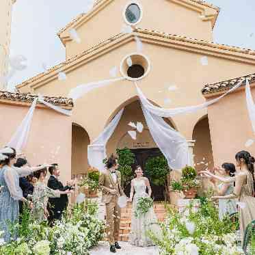 アネーリ大宮(旧:ヴィラ・デ・マリアージュさいたま) ナチュラルで洗練された雰囲気を演出。柔らかな陽光とゲストの笑顔に包まれる