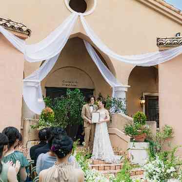 アネーリ大宮（旧：ヴィラ・デ・マリアージュさいたま） 青空に映えるガーデンを舞台にしたガーデン人前式