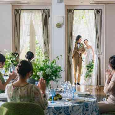 アネーリ大宮（旧：ヴィラ・デ・マリアージュさいたま） ガーデンに隣接する会場ならではの演出。自然光の中で、ゲストと一体感を