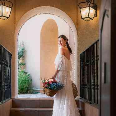 アネーリ大宮(旧:ヴィラ・デ・マリアージュさいたま) ランタンの優しい灯りが印象的な回廊