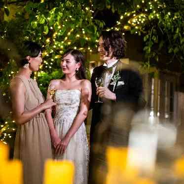 アネーリ大宮（旧：ヴィラ・デ・マリアージュさいたま） ゲスト一人ひとりと言葉を交わす。心に残る温かな夜のひととき