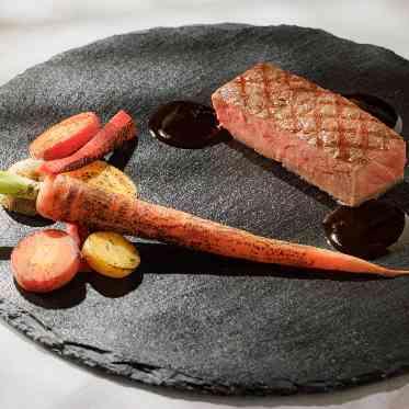 アネーリ大宮（旧：ヴィラ・デ・マリアージュさいたま） 牛肉のグリル ローストした根菜を添えて 赤ワインソース