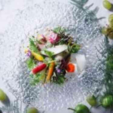 アネーリ大宮(旧:ヴィラ・デ・マリアージュさいたま) まるでアートのように美しく彩られた料理は、テーブルを華やかに演出