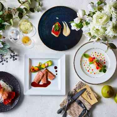 アネーリ大宮(旧:ヴィラ・デ・マリアージュさいたま) まるでアートのように美しく彩られた料理は、テーブルを華やかに演出